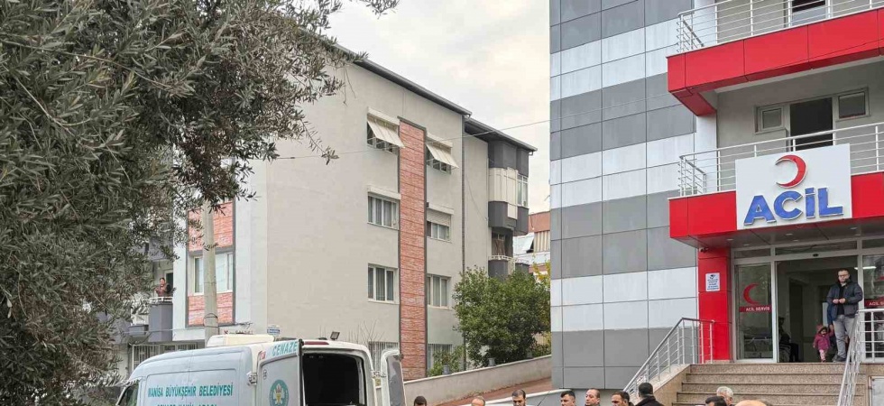 Ameliyat yaptığı sırada kalp krizi geçiren doktor hayatını kaybetti