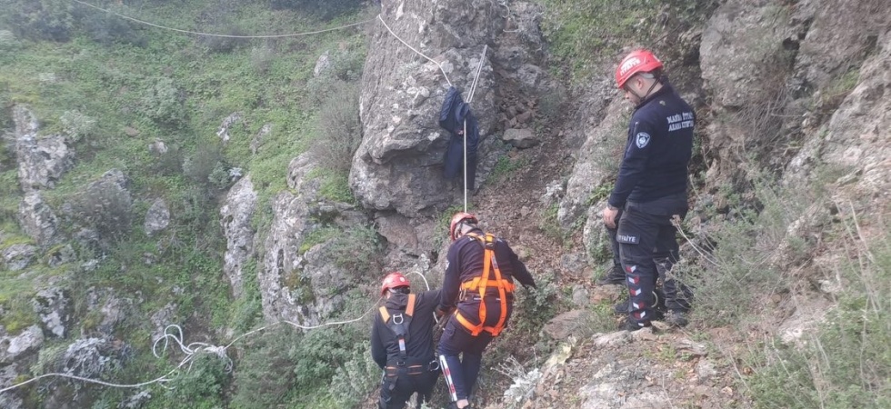 Dağda mahsur kalan vatandaş itfaiye ekiplerince kurtarıldı