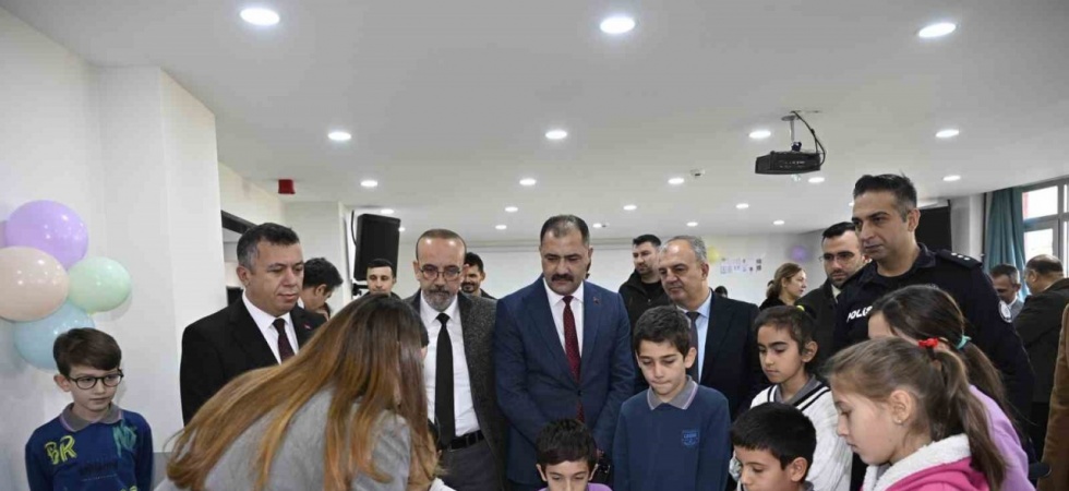 Demirci’de öğrenciler insan haklarını atölyelerde keşfetti