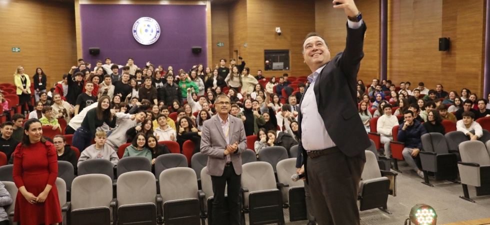 MANİSA BÜYÜKŞEHİR'DEN GENÇLERE DOST ELİ:6 BİN TL DESTEK 10 ARALIK'TA HESAPLARDA