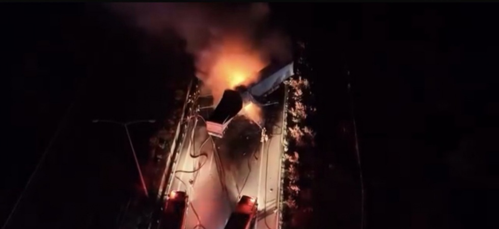 Manisa’da kaza yapan tırlar alev aldı