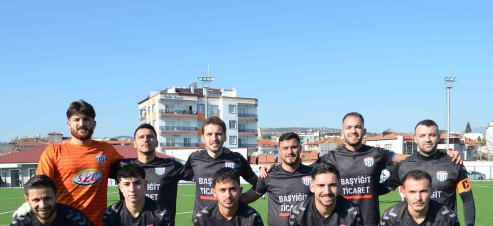 Selendi Belediyespor üçte üç yaptı