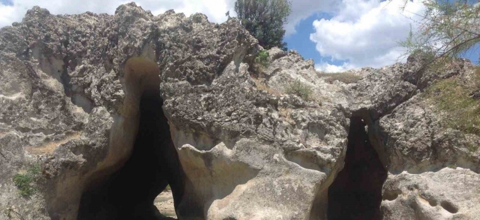 Selendi’de antik "Delikli Bent" keşfedilmeyi bekliyor