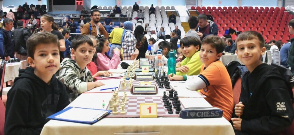 YUNUSEMRE BELEDİYESPOR SATRANÇ KURSU DÜZENLİYOR