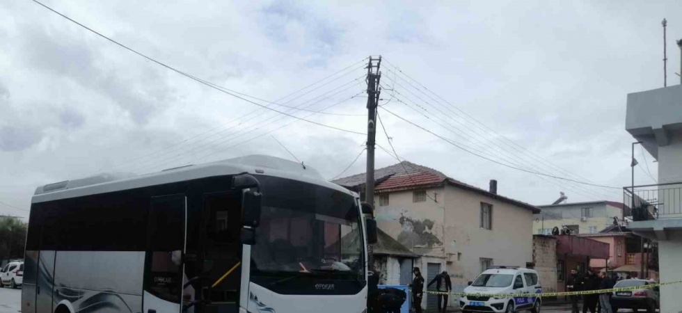 Boşanma aşamasındaki karısını sokak ortasında öldürdü