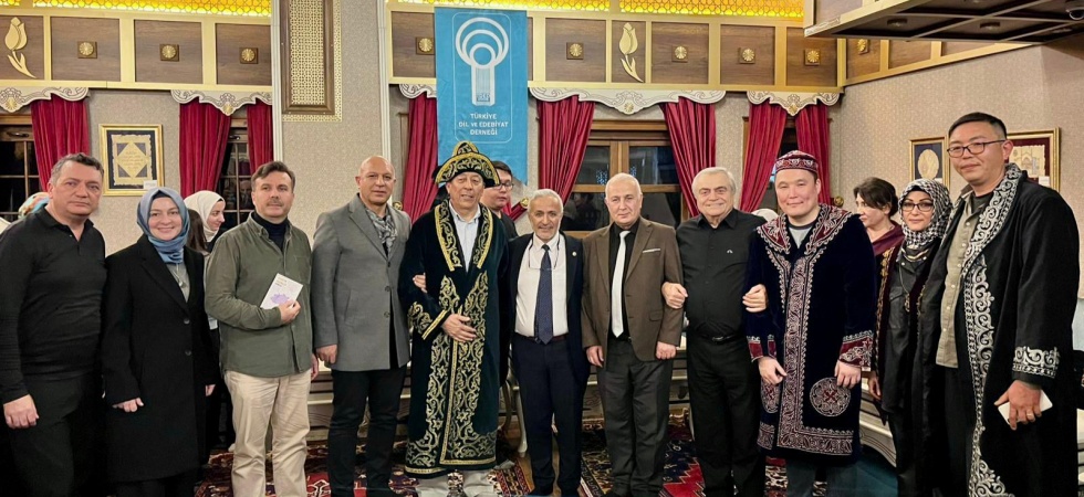 “Bozkırın İki Telli Sesi Manisa’da Yankılandı: İrfan Meclisi’nde Kazak Gecesi”