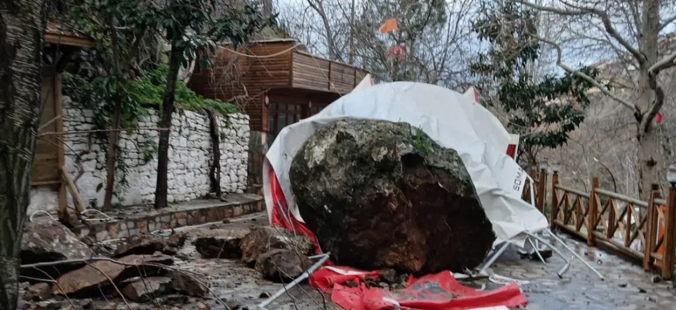 DARKALE MAHALLESİ’NDE HEYELAN PANİĞİ: CAN KAYBI YAŞANMADI