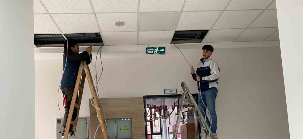 Sarıgöl’ün en büyük okulu klimalarla donatılıyor