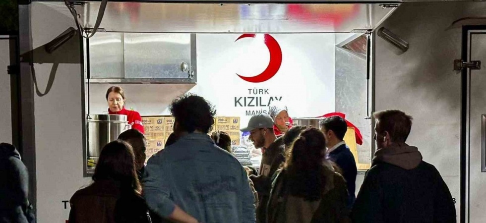 Türk Kızılay Manisa’dan öğrencilere 5 bin kişilik ikramlık