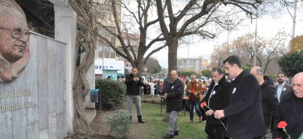 Uğur Mumcu, Salihli’de karanfillerle anıldı