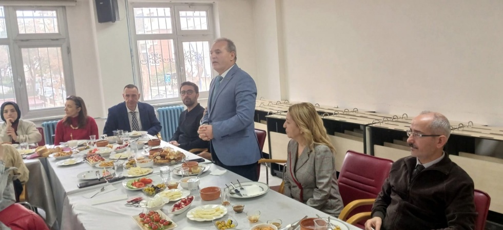 Yunusemre İlçe Milli Eğitim Müdürü Demirtaş’tan ve Halk Eğitim Merkezi Müdürü Ayşen Oğuz'dan Gazetecilere Anlamlı Mesaj