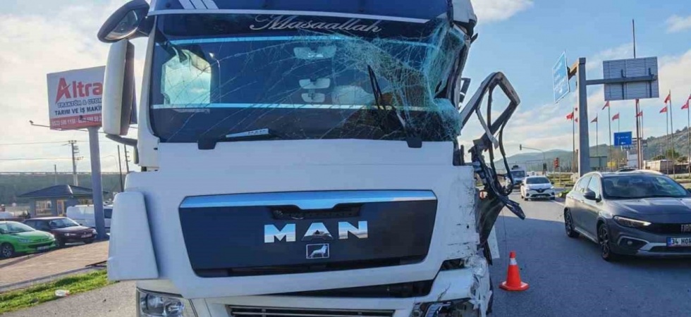 Kırkağaç’ta iki tır çarpıştı: 1 yaralı