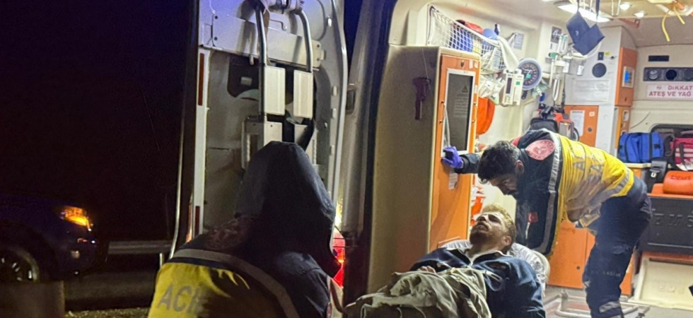 Önce refüje ardından bariyerlere çarptı: 2 yaralı