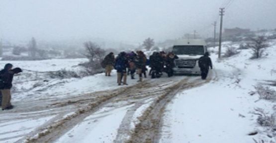 43 Mahalle Yolu Trafiğe Kapandı