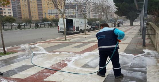 Buharlı Yıkama Aracı Yunusemre'yi Temizlemeye Devam Ediyor