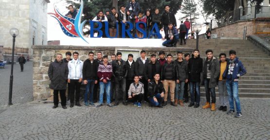 Büyükşehir'den Öğrencilerin Gezisine Otobüs Desteği