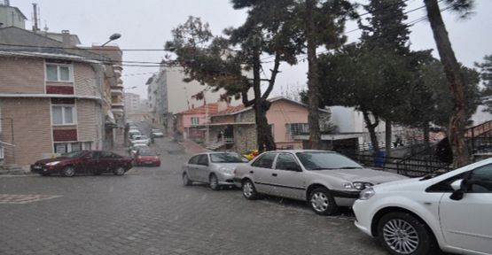 Demirci'de Kar Yağışı Başladı