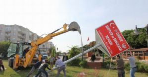 Saruhanlı’da ’15 Temmuz Şehitler ve Demokrasi’ Meydanının totemi yerleştirildi