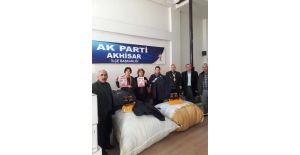 AK Parti, Halep yardımlarını Kızılay´a teslim etti