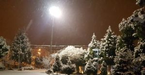 Gördes’te yoğun  kar yağışı başladı