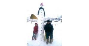 İlk kez karla tanışan çocuklar karın keyfini çıkardı