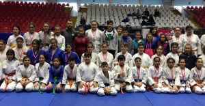 Salihli Belediyespor, judoda madalyaları topladı