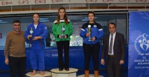 Manisa Büyükşehir judoda rakip tanımıyor