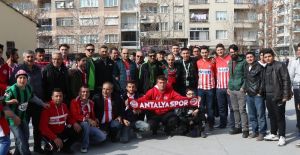 Akhisar Belediyespor ile Antalyaspor taraftarlarından örnek davranış