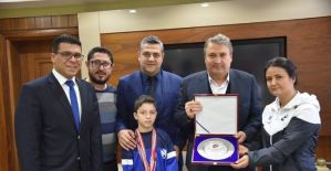 Başkan Çerçi başarılı badmintoncuları ağırladı