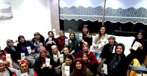 Sarıgöl’de AK Parti’li kadınlar ev ev geziyor
