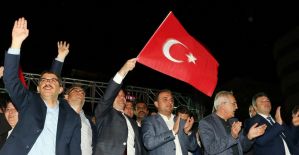 Manisa’da ’Evet’ kutlamaları