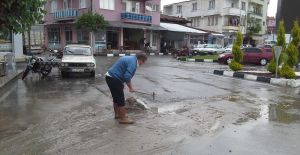 Selendi’de aşırı yağış sel getirdi