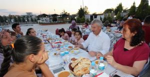 Saruhanlı’da yetim çocuklar iftarda ağırlandı