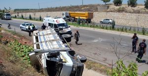 Karpuz yüklü kamyonet devrildi: 3 yaralı