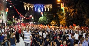 Manisa’da on binler 15 Temmuz şehitleri için yürüdü