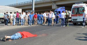 Motosikletiyle kamyonun altında kaldı: 1 ölü