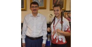 Başkan Çelik’ten dünya şampiyonuna kutlama