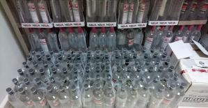 Manisa’da yüzlerce şişe kaçak içki ele geçirildi