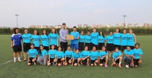 Turgutlu esnafı kadın futbol takımına sahip çıkıyor