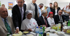 Kılıçdaroğlu İşçilerle Yemek Yedi