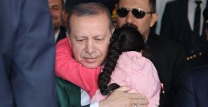 Cumhurbaşkanı Erdoğan'a Sarılışın Altından Dram Çıktı