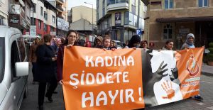 Demirci'de 'Kadına yönelik şiddete hayır' yürüyüşü