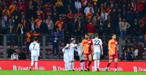 Akigolar Aslanı Avladı