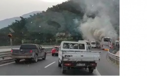 Manisa'da otobüs alev alev yandı
