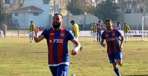 Salihli Belediyespor Gol Kralını Renklerine Bağladı