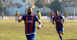 Salihli Belediyespor Gol Kralını Renklerine Bağladı