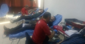 AK Parti'li gençlerden kan bağışı
