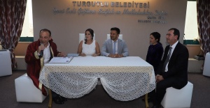 Turgutlu'nun yeni belediye başkanı ilk nikahını kıydı