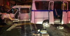 İşçi minibüsünün freni patladı: 13 yaralı