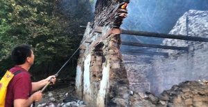 Manisa Spil Dağına düşen yıldırım ormanı küle çevirecekti